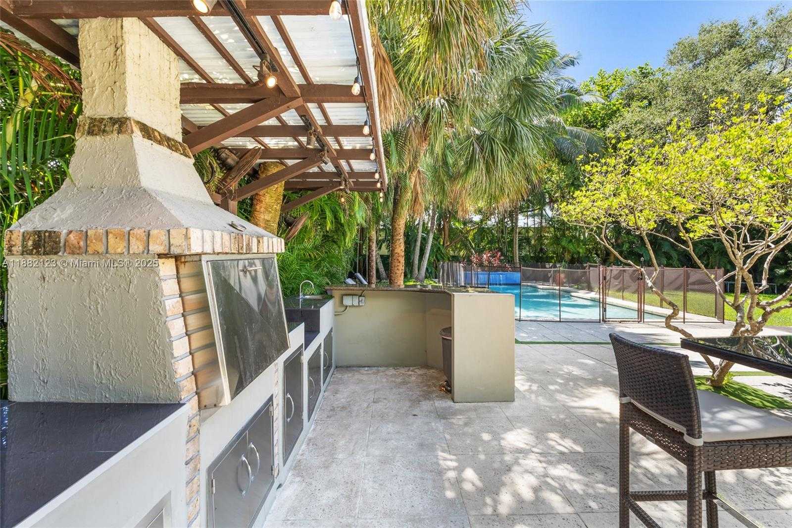 Small Image of 560 SABAL PALM RD, Miami Number 13