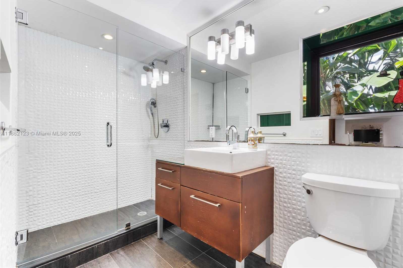 Small Image of 560 SABAL PALM RD, Miami Number 5