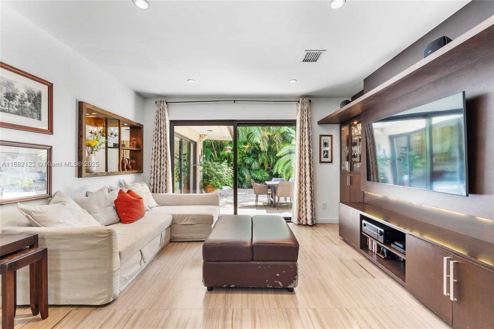 Small Image of 560 SABAL PALM RD, Miami Number 6
