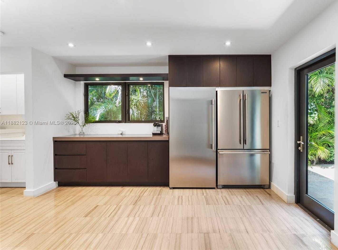 Small Image of 560 SABAL PALM RD, Miami Number 9