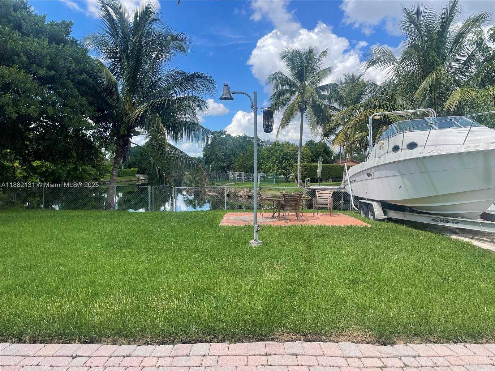 Small Image of 9361 SOUTH WEST 16TH ST, Miami Number 3