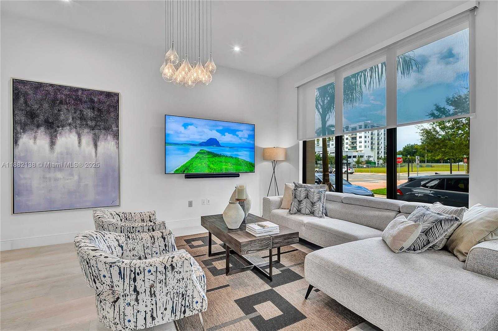Small Image of 4757 NORTH WEST 85TH AVE, Doral Number 3