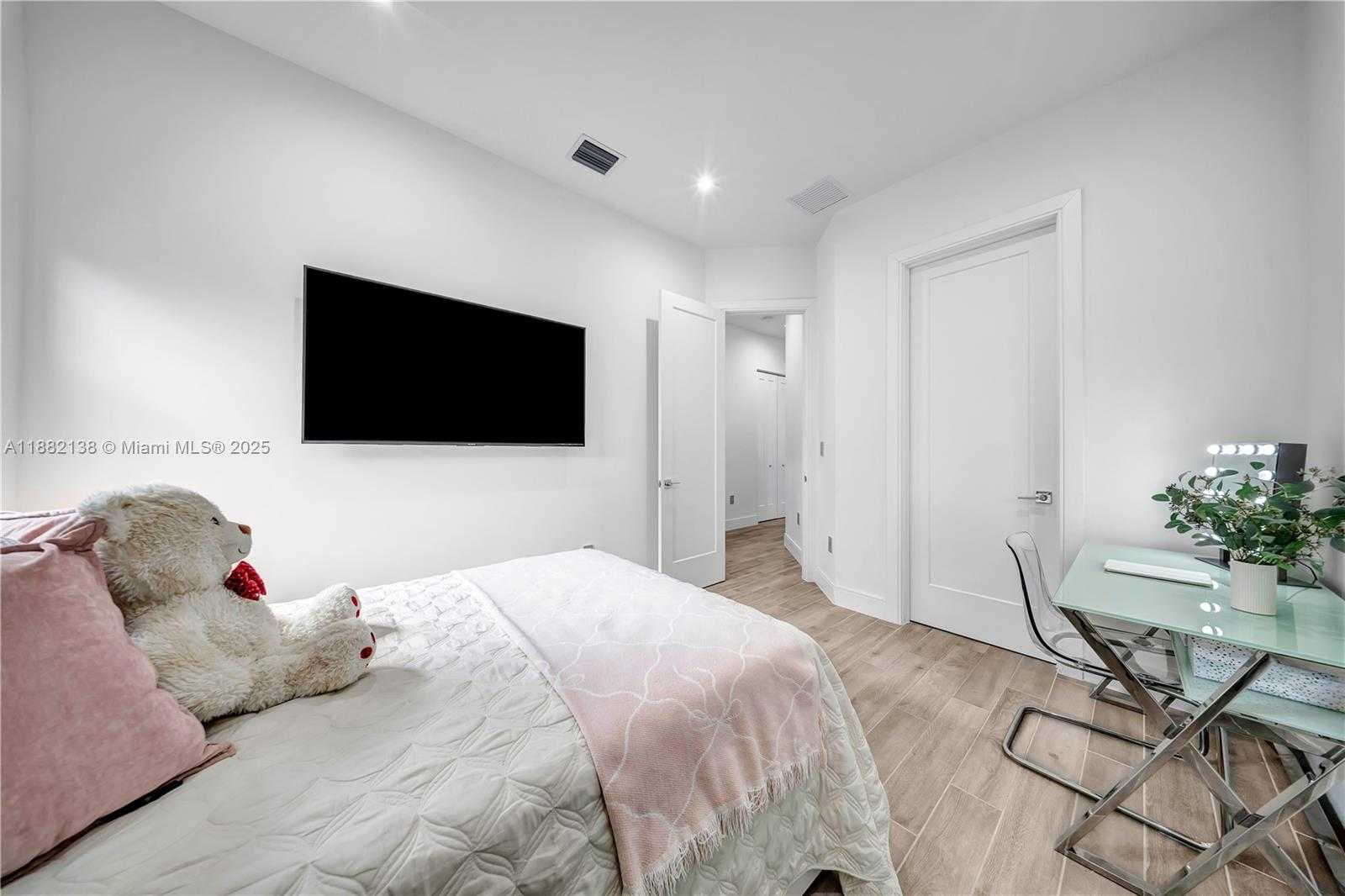 Small Image of 4757 NORTH WEST 85TH AVE, Doral Number 35