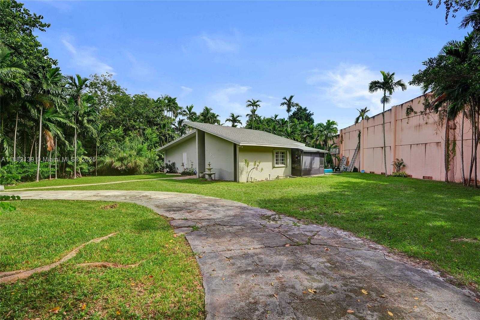 Small Image of 5785 SOUTH WEST 82ND AVE, Miami Number 2