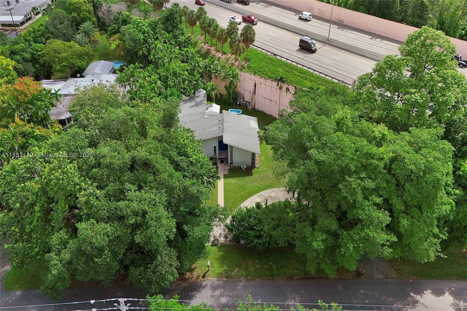 Small Image of 5785 SOUTH WEST 82ND AVE, Miami Number 3