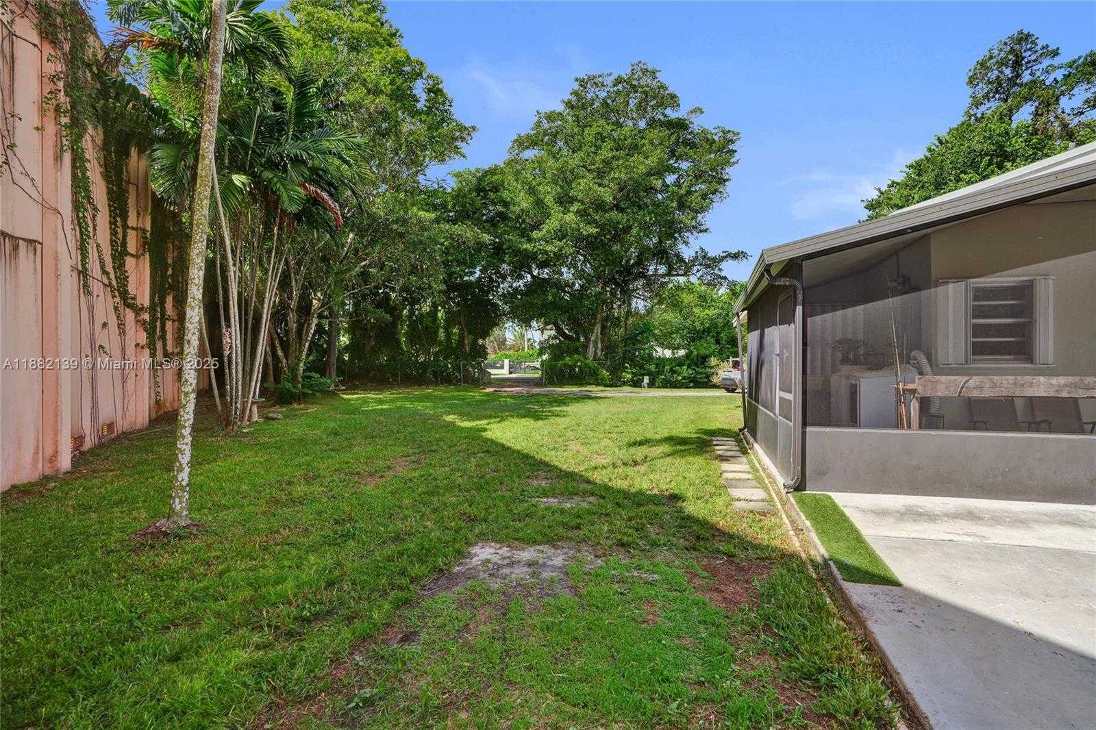 Small Image of 5785 SOUTH WEST 82ND AVE, Miami Number 42