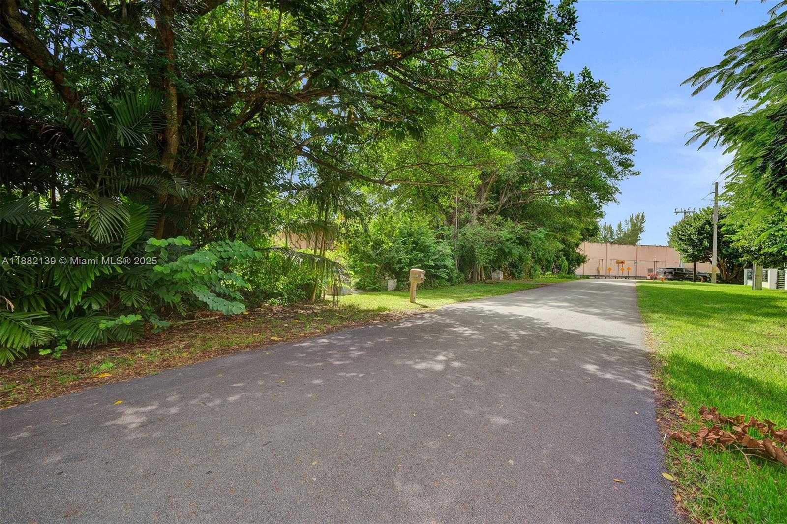Small Image of 5785 SOUTH WEST 82ND AVE, Miami Number 46