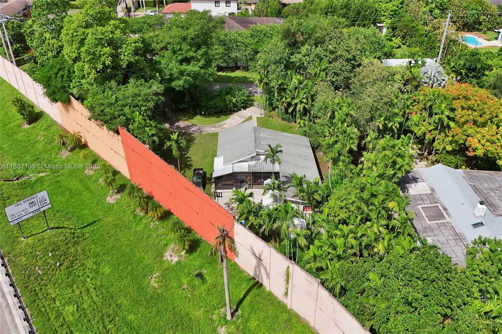 Small Image of 5785 SOUTH WEST 82ND AVE, Miami Number 7