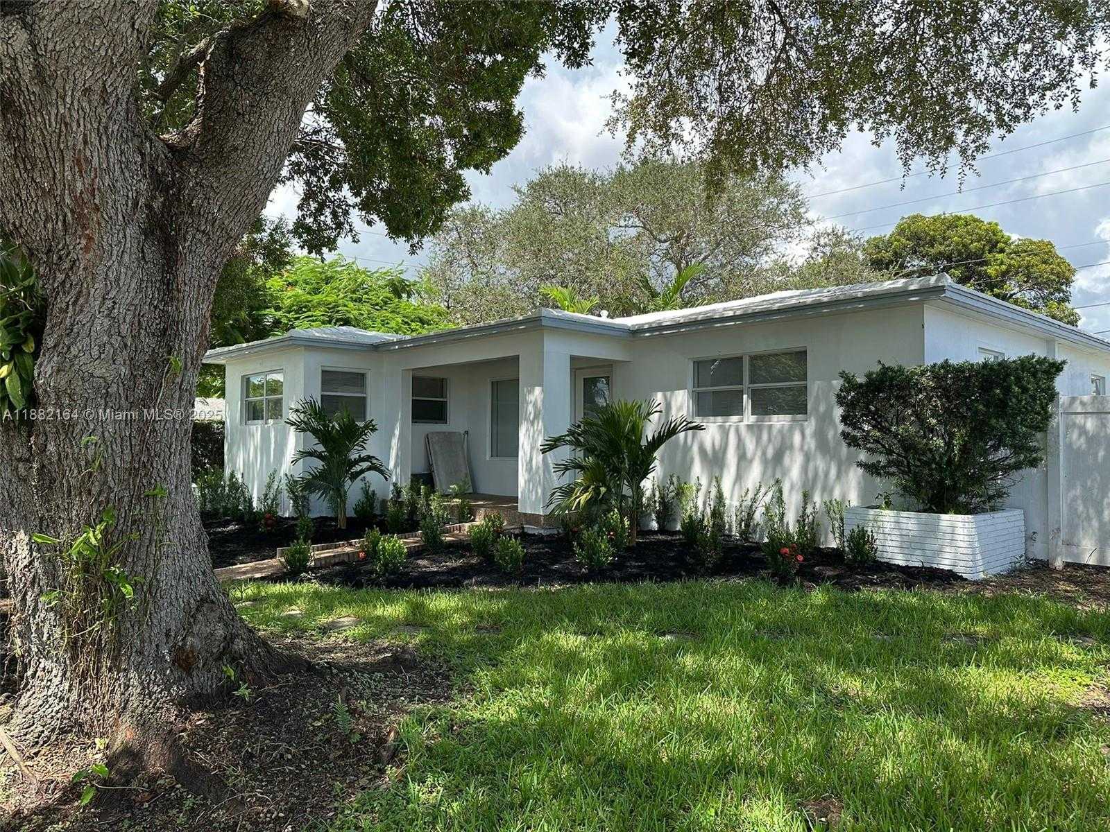 Small Image of 327 SOUTH EAST 2ND AVE, Dania Beach Number 2
