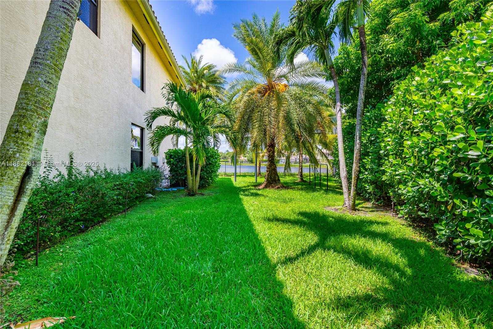 Small Image of 8747 CARAWAY LAKE CT, Boynton Beach Number 76