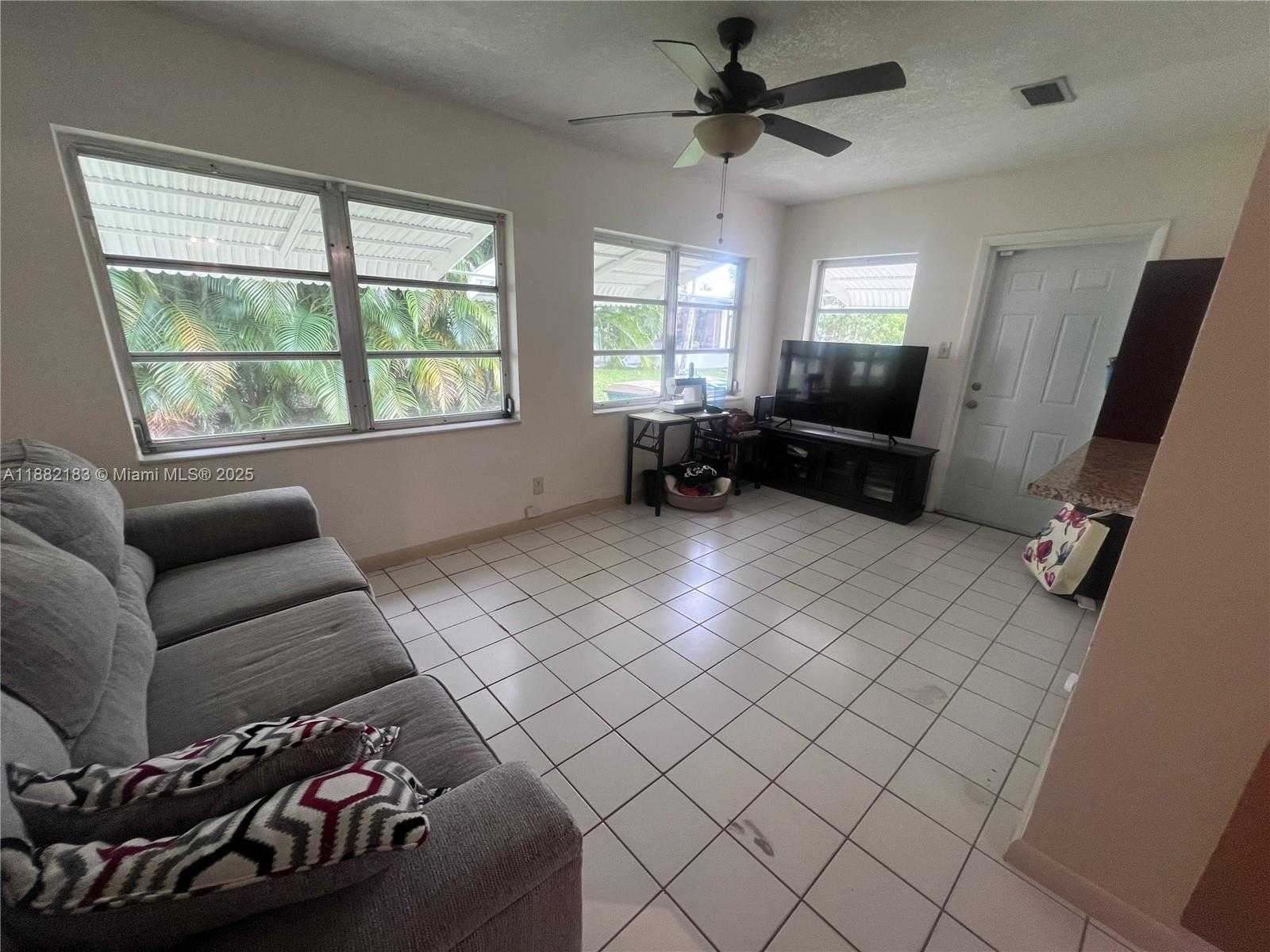 Small Image of 6806 NORTH WEST 75TH DR, Tamarac Number 14