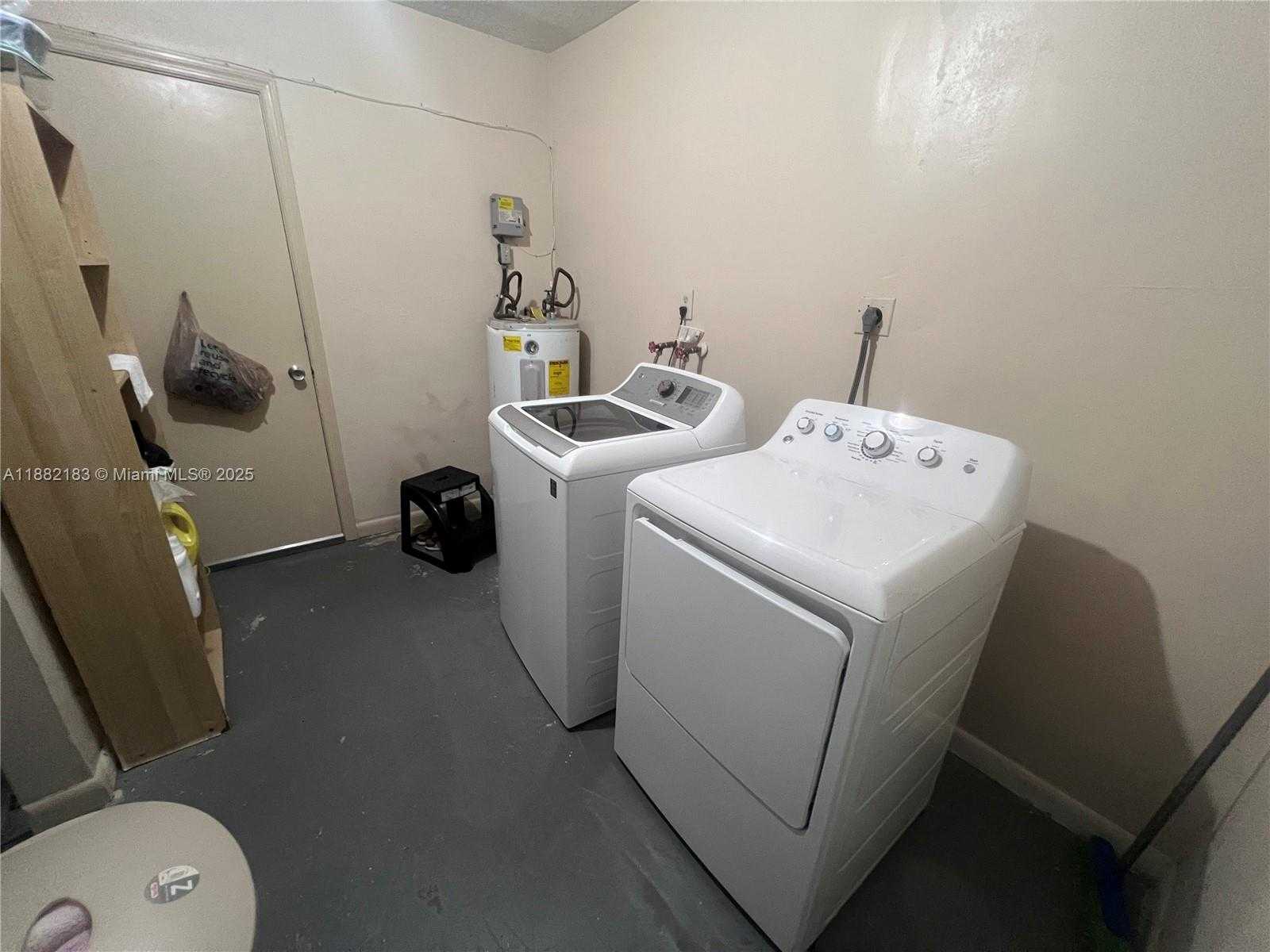 Small Image of 6806 NORTH WEST 75TH DR, Tamarac Number 15