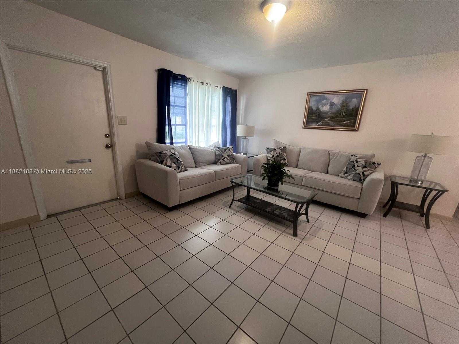 Small Image of 6806 NORTH WEST 75TH DR, Tamarac Number 4