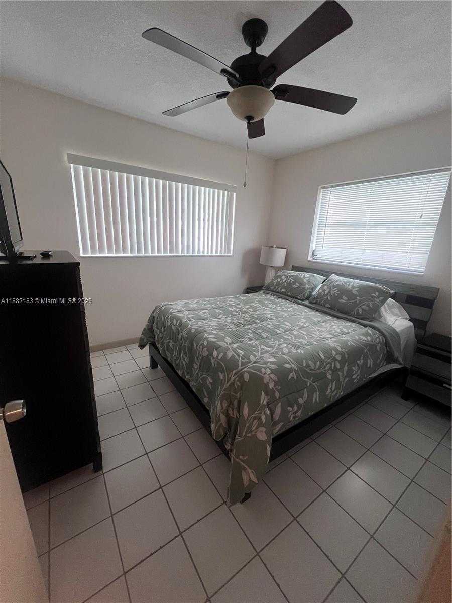 Small Image of 6806 NORTH WEST 75TH DR, Tamarac Number 8