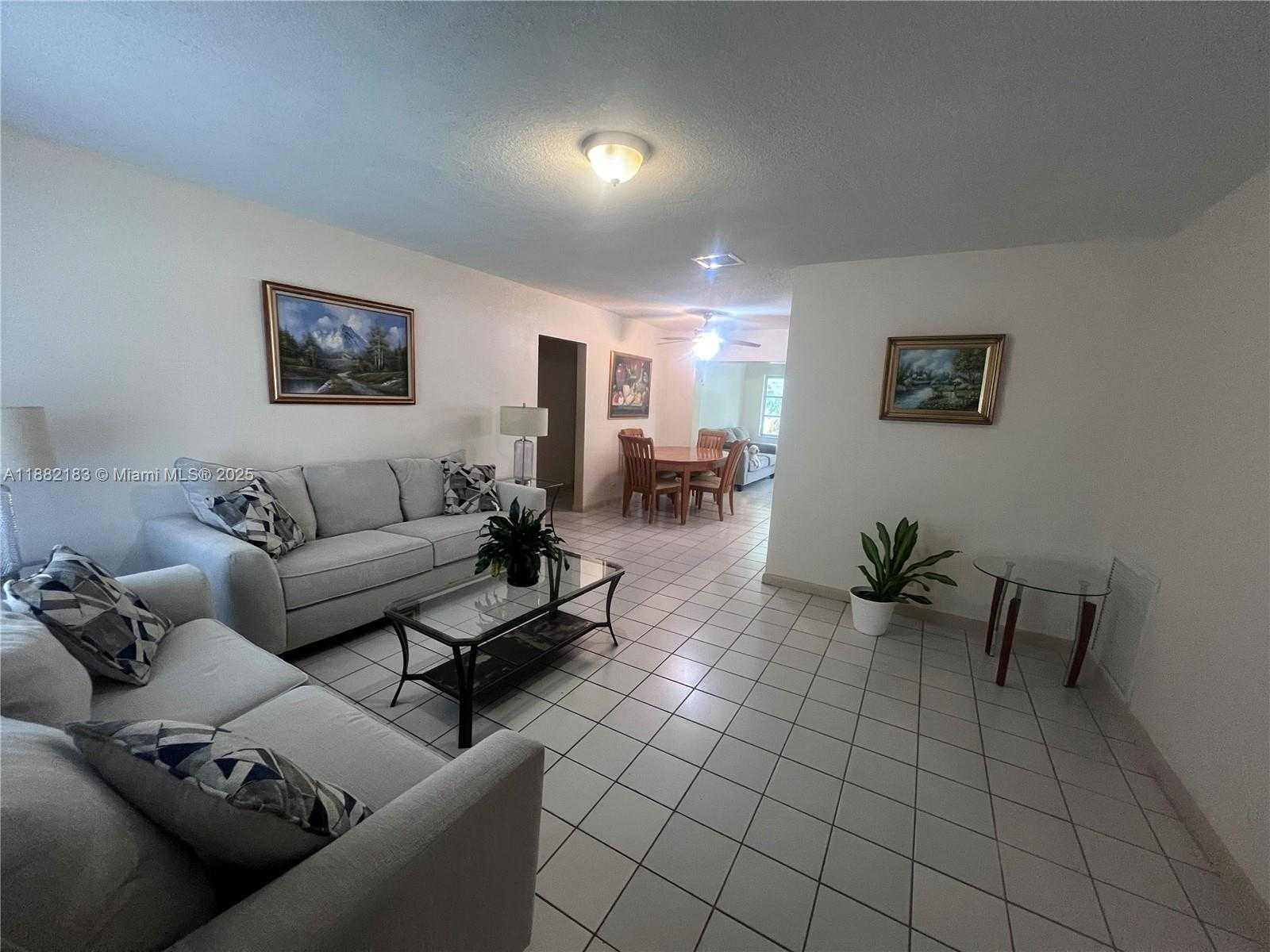 Small Image of 6806 NORTH WEST 75TH DR, Tamarac Number 9