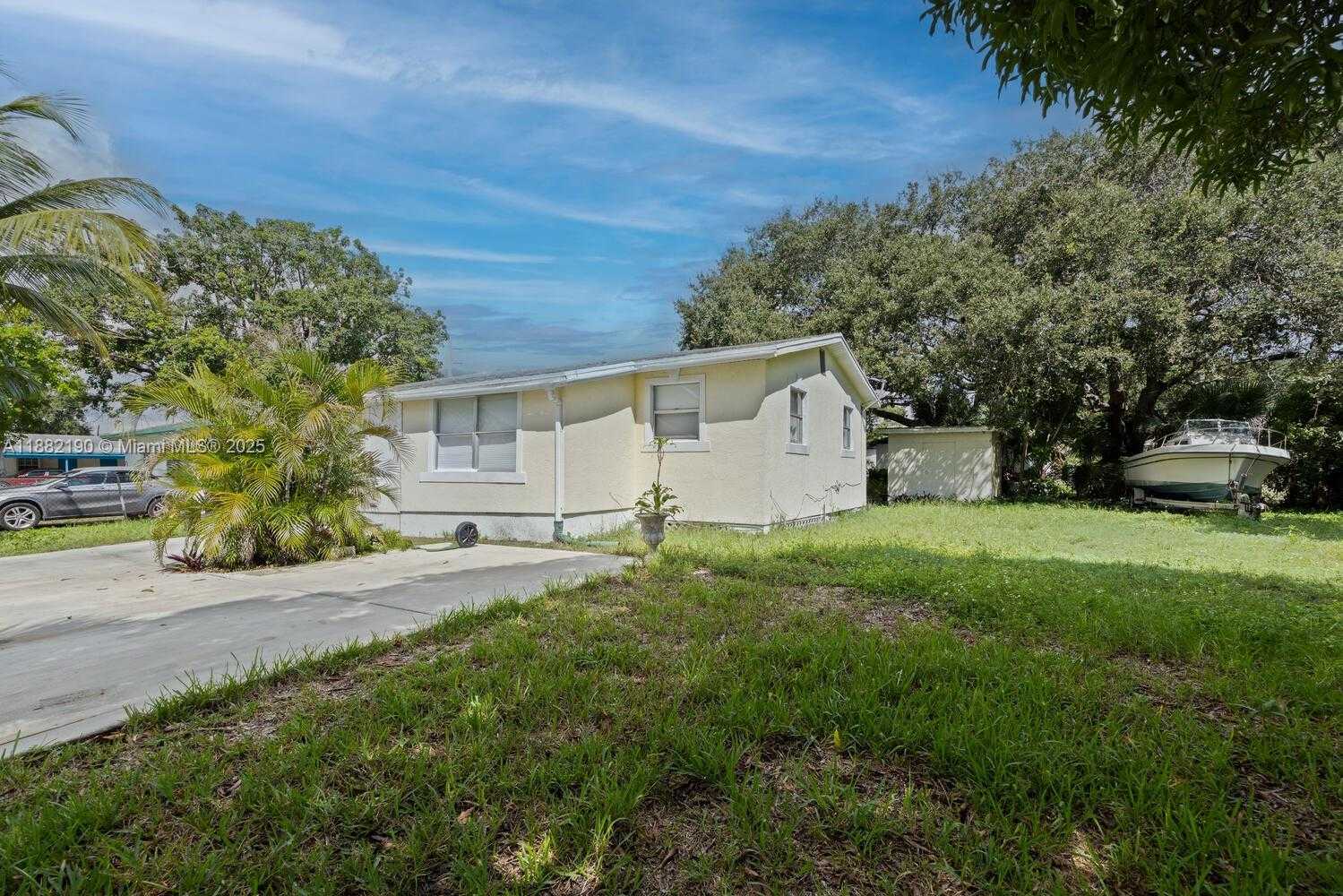 Small Image of 1711 NORTH WEST 7TH PL, Fort Lauderdale Number 2