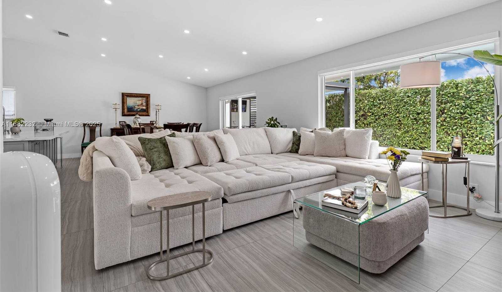 Small Image of 13925 SOUTH WEST 107TH TER, Miami Number 10