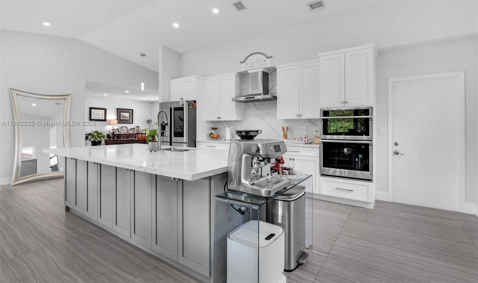 Small Image of 13925 SOUTH WEST 107TH TER, Miami Number 16