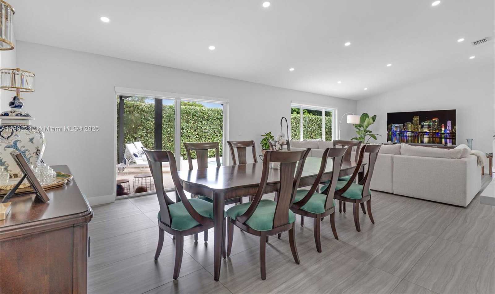 Small Image of 13925 SOUTH WEST 107TH TER, Miami Number 18