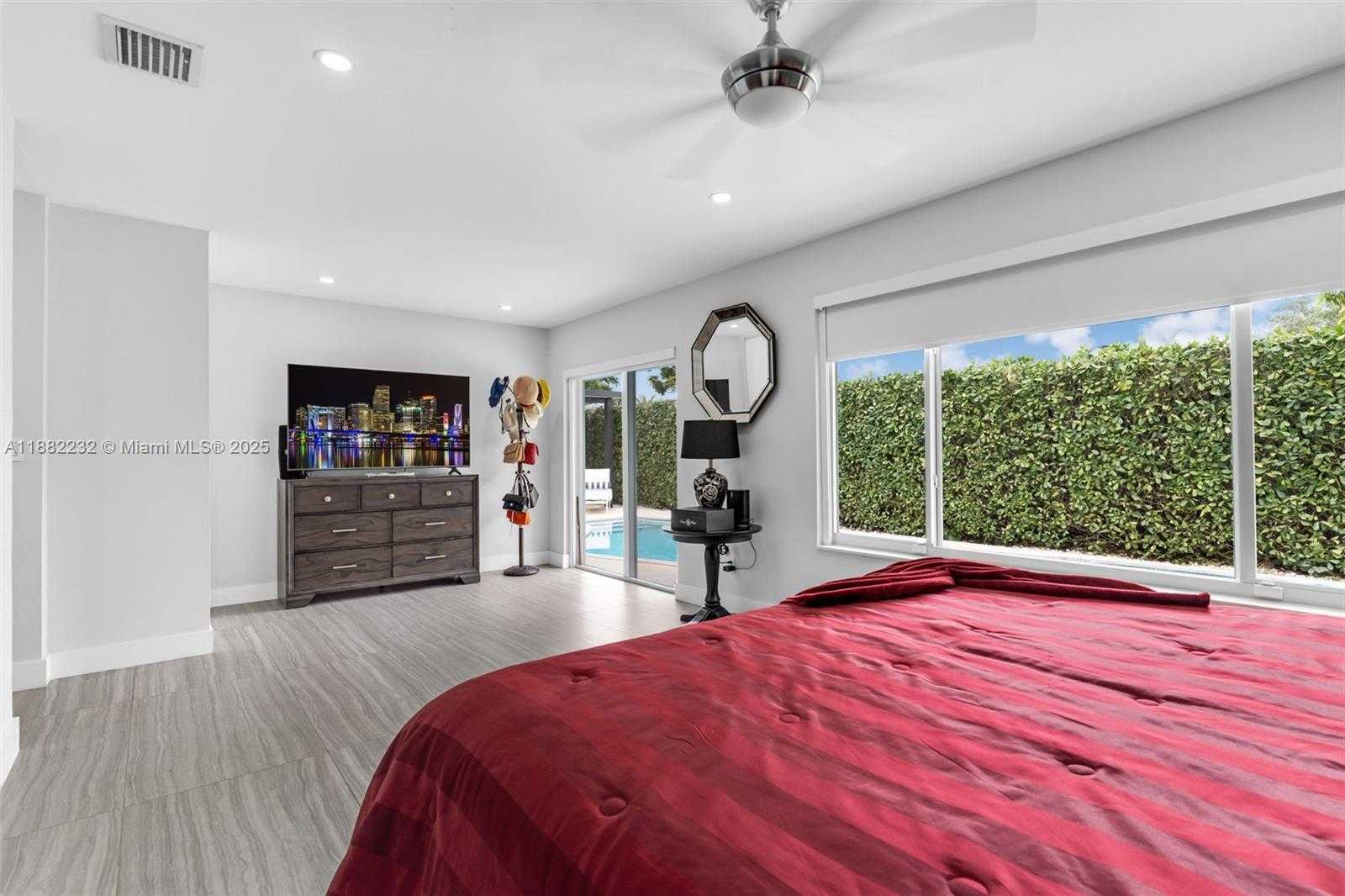 Small Image of 13925 SOUTH WEST 107TH TER, Miami Number 24