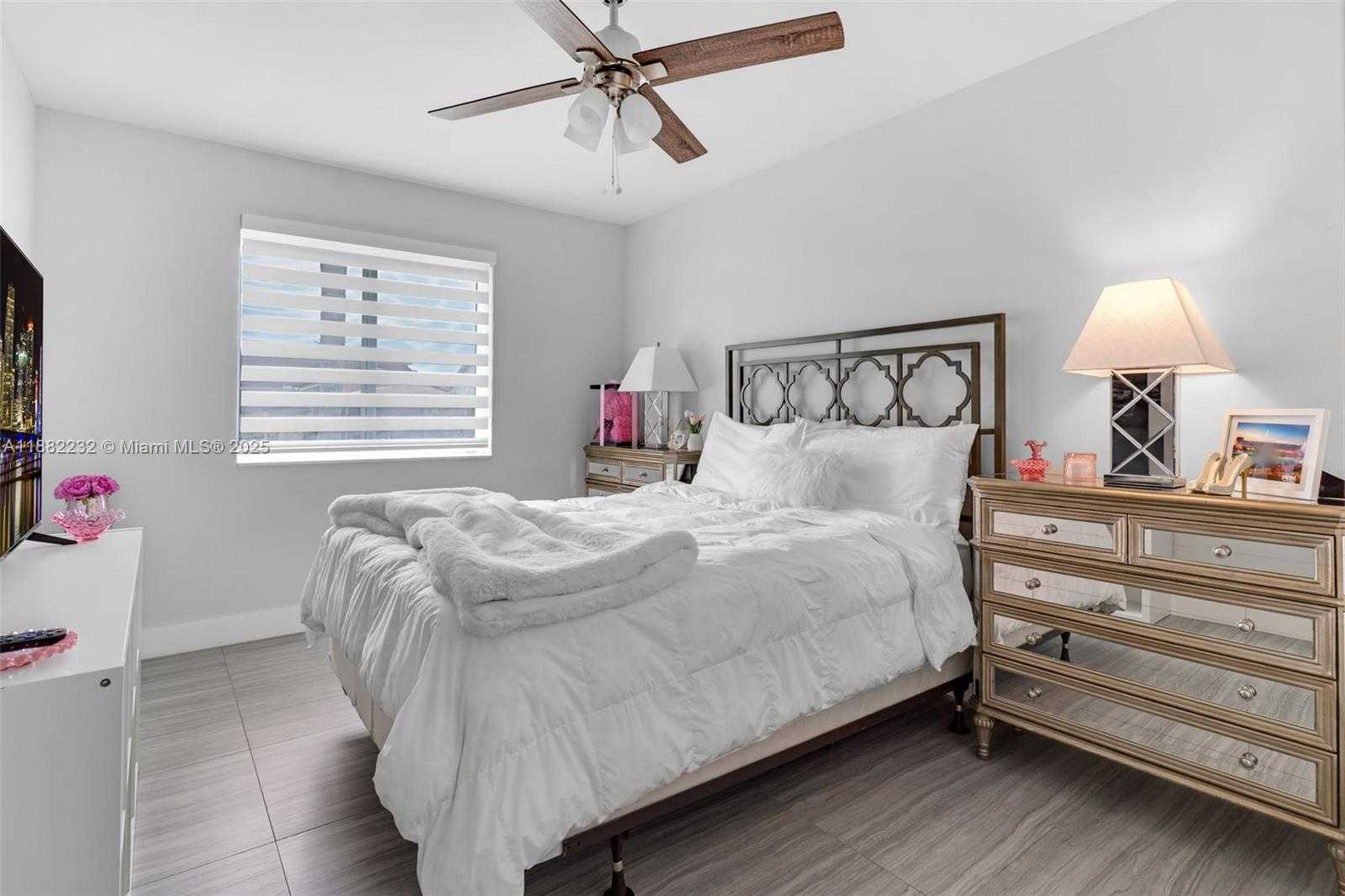 Small Image of 13925 SOUTH WEST 107TH TER, Miami Number 26