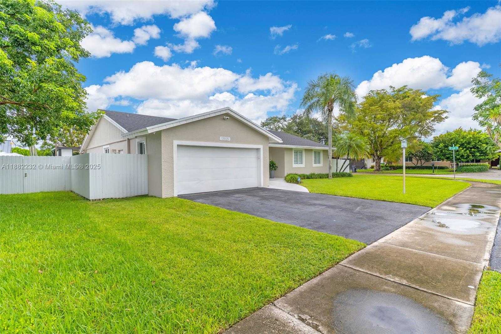 Small Image of 13925 SOUTH WEST 107TH TER, Miami Number 3
