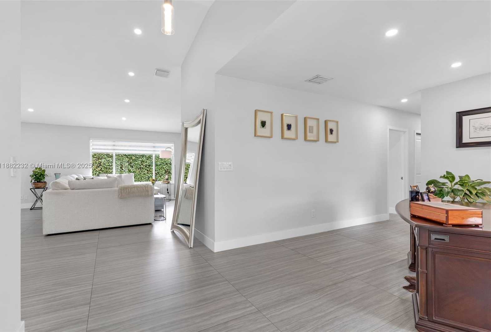 Small Image of 13925 SOUTH WEST 107TH TER, Miami Number 4