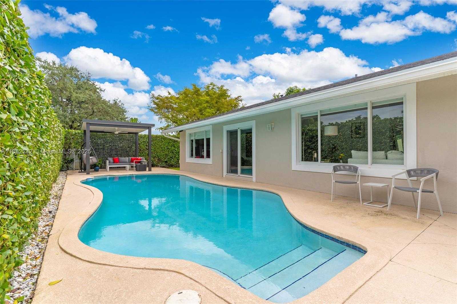 Small Image of 13925 SOUTH WEST 107TH TER, Miami Number 42