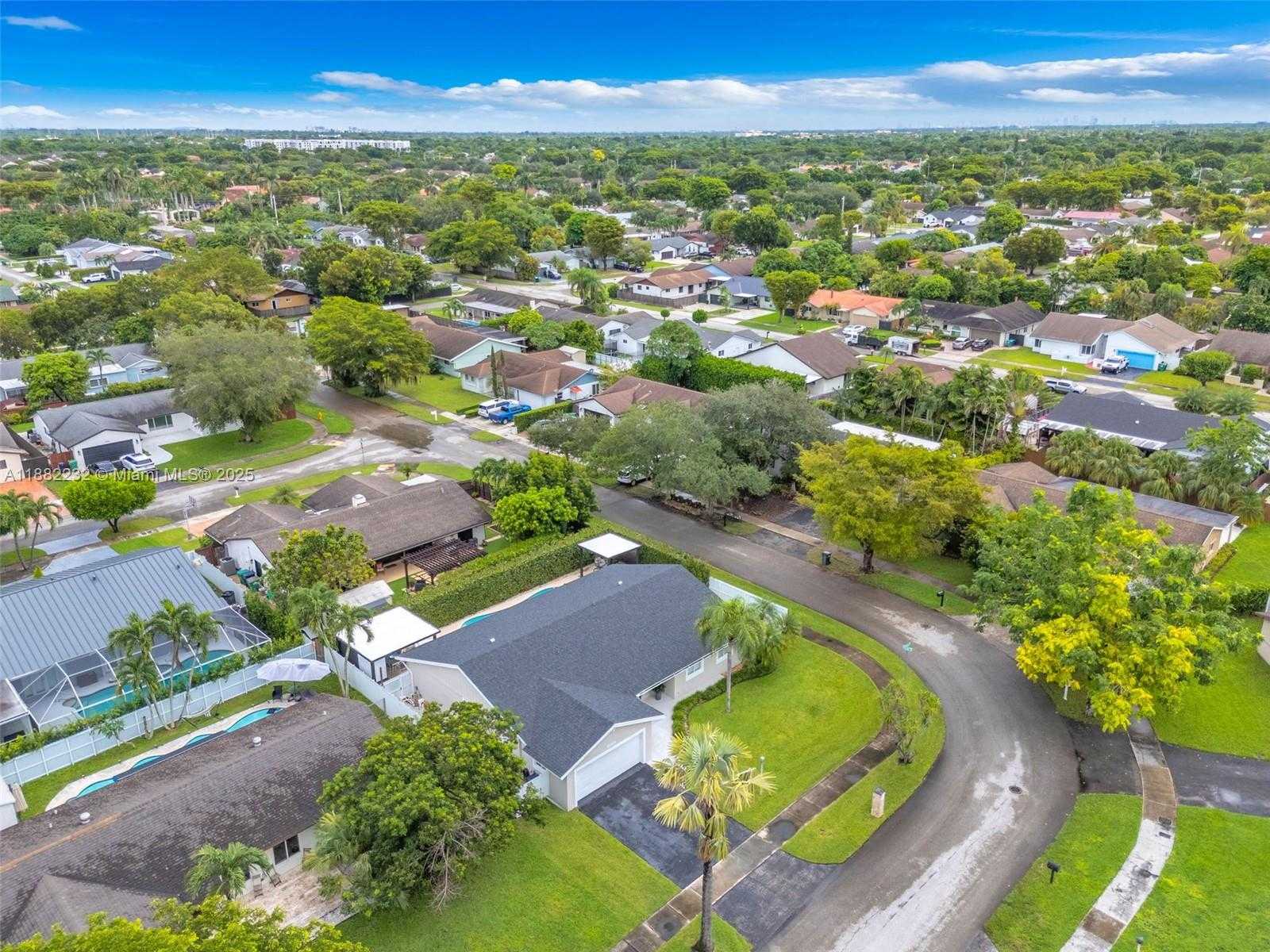 Small Image of 13925 SOUTH WEST 107TH TER, Miami Number 52