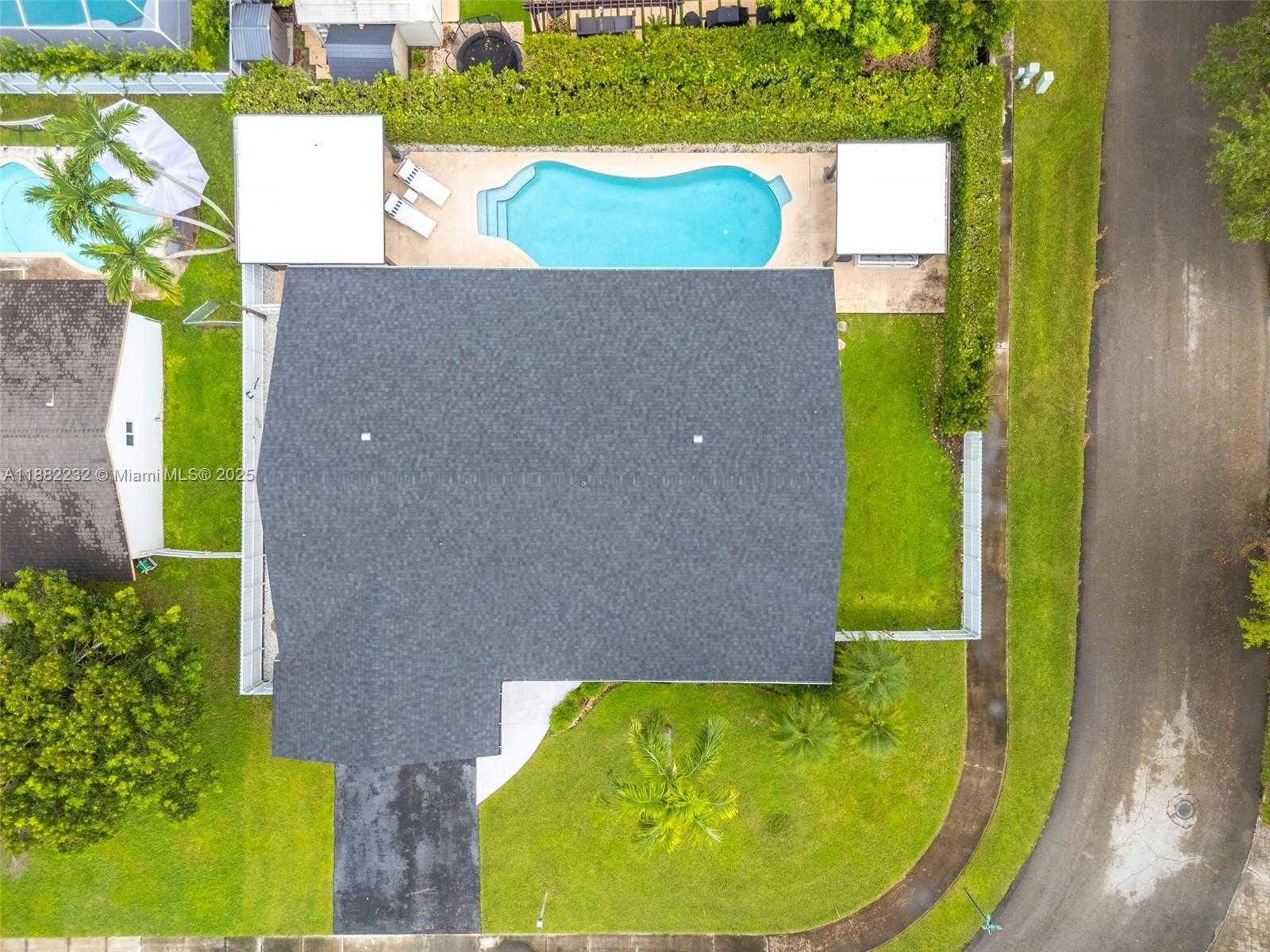 Small Image of 13925 SOUTH WEST 107TH TER, Miami Number 54