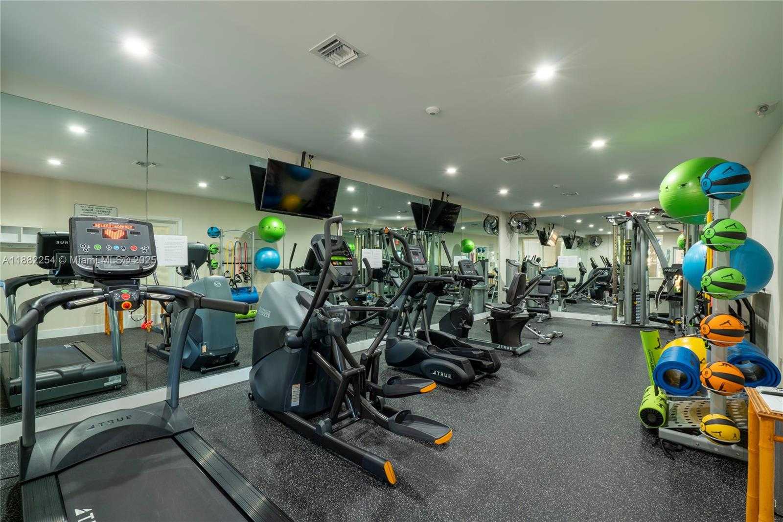 Small Image of 5863 PARADISE POINT DR, Palmetto Bay Number 17