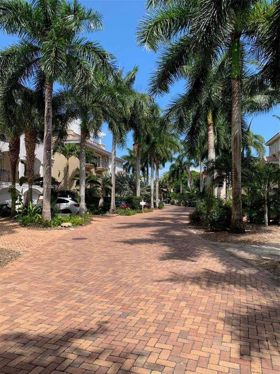 Small Image of 5863 PARADISE POINT DR, Palmetto Bay Number 4