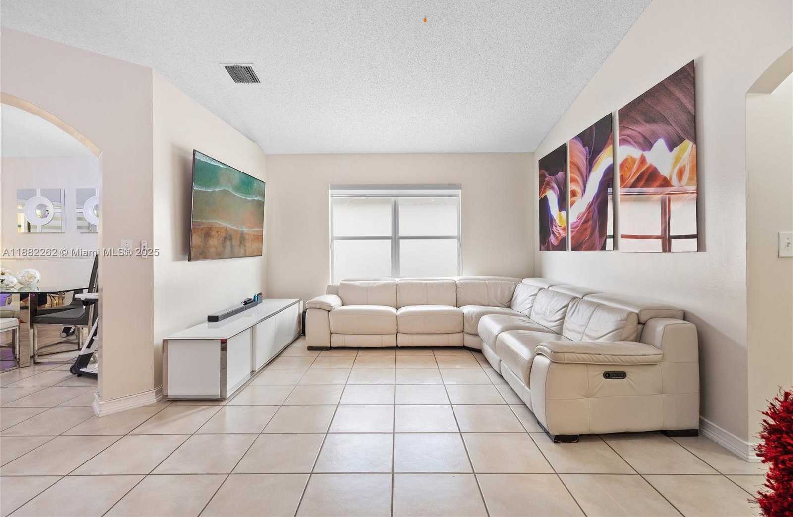 Small Image of 19020 NORTH WEST 54TH AVE, Miami Gardens Number 14