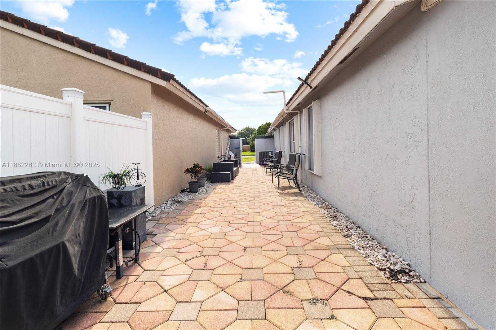 Small Image of 19020 NORTH WEST 54TH AVE, Miami Gardens Number 45