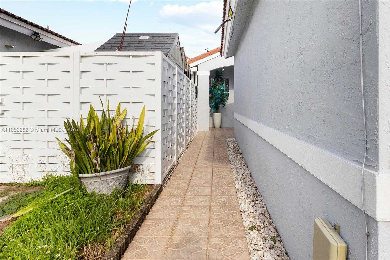 Small Image of 19020 NORTH WEST 54TH AVE, Miami Gardens Number 8