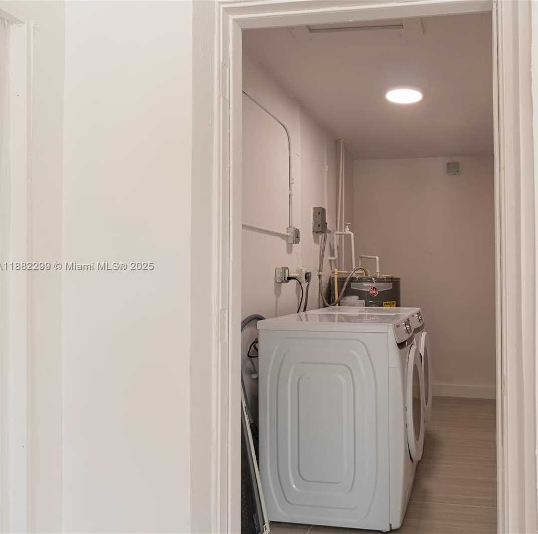 Small Image of 11872 SOUTH WEST 196TH TER, Miami Number 16