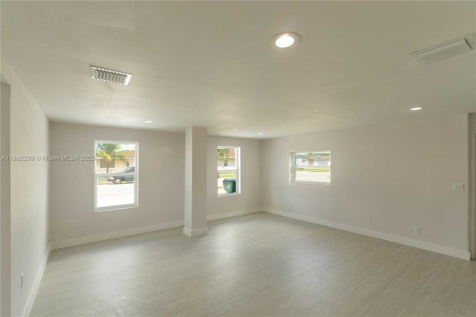 Small Image of 11872 SOUTH WEST 196TH TER, Miami Number 18