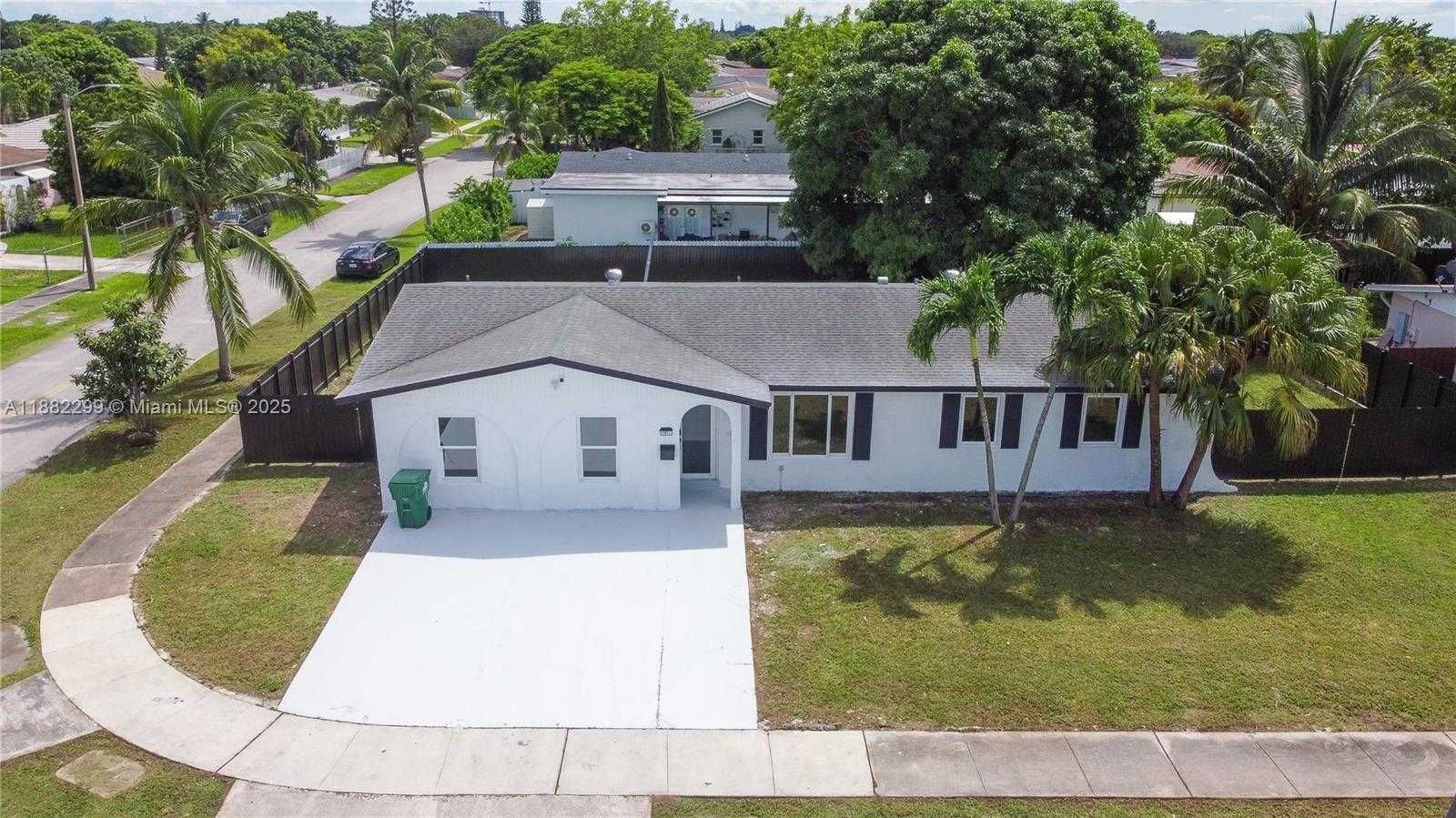 Small Image of 11872 SOUTH WEST 196TH TER, Miami Number 2