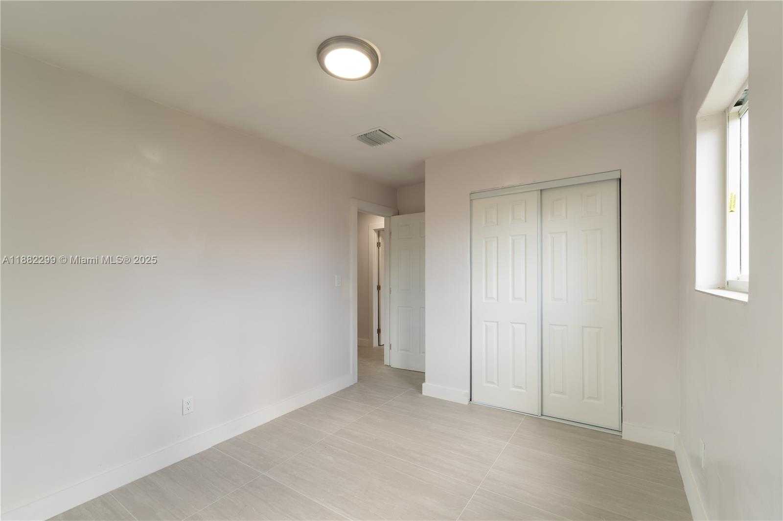 Small Image of 11872 SOUTH WEST 196TH TER, Miami Number 8