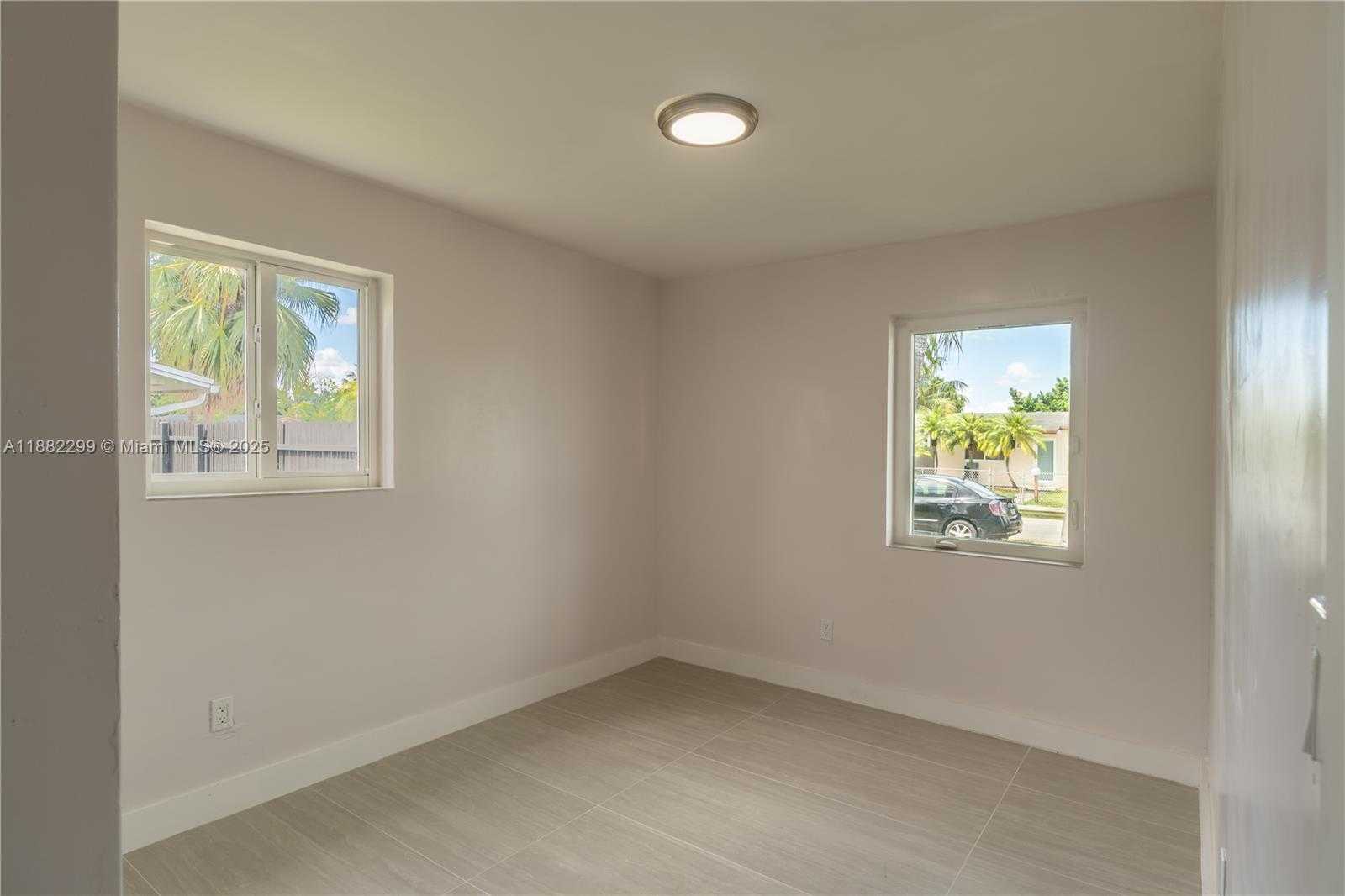 Small Image of 11872 SOUTH WEST 196TH TER, Miami Number 9