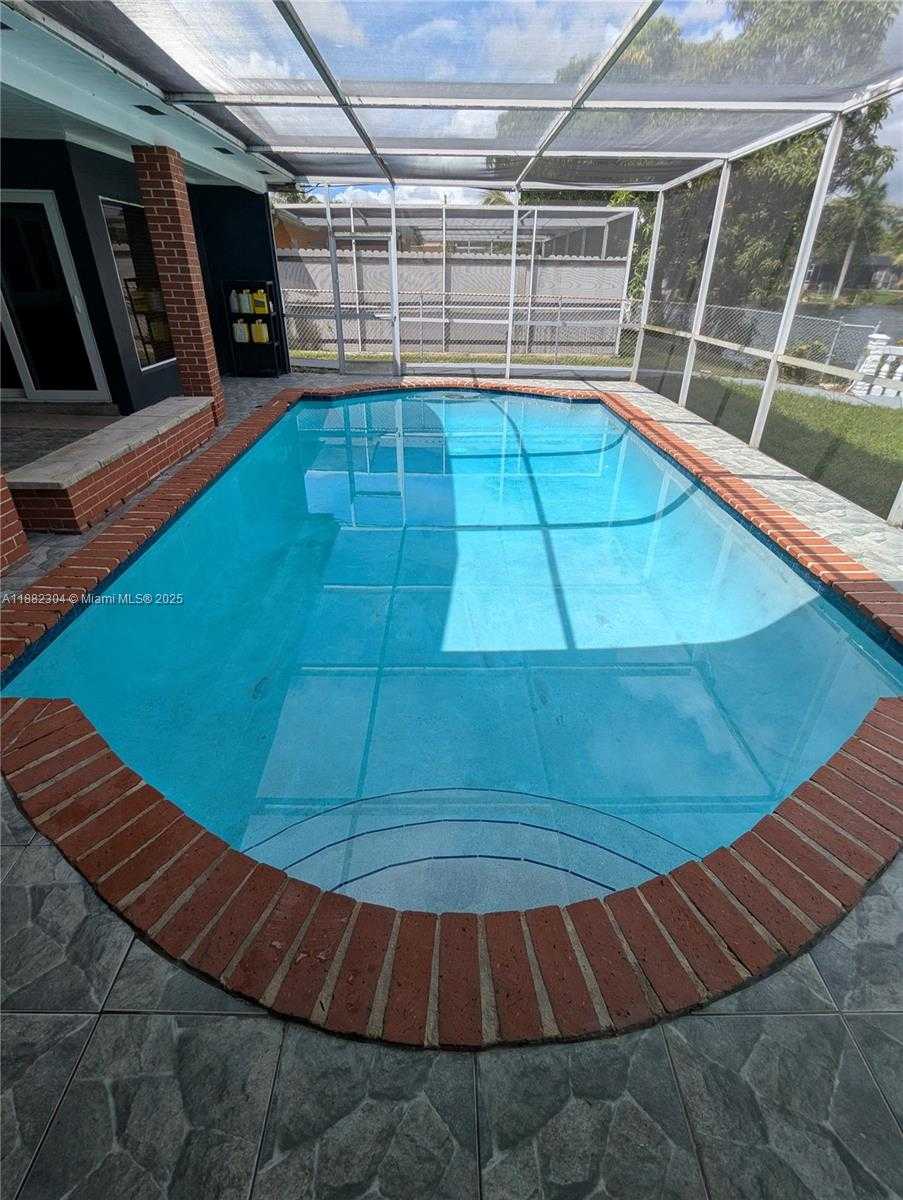 Small Image of 6757 ROSE DR, Miramar Number 16