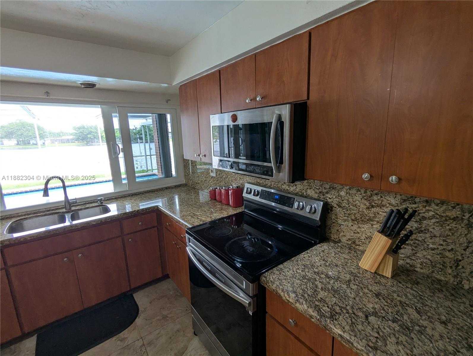 Small Image of 6757 ROSE DR, Miramar Number 19