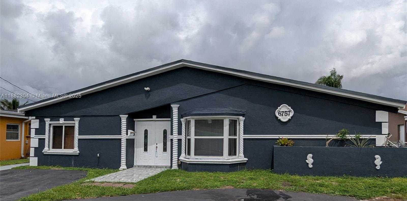 Small Image of 6757 ROSE DR, Miramar Number 2