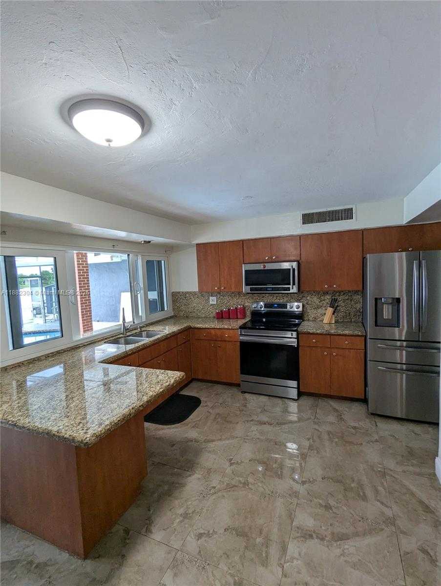 Small Image of 6757 ROSE DR, Miramar Number 22