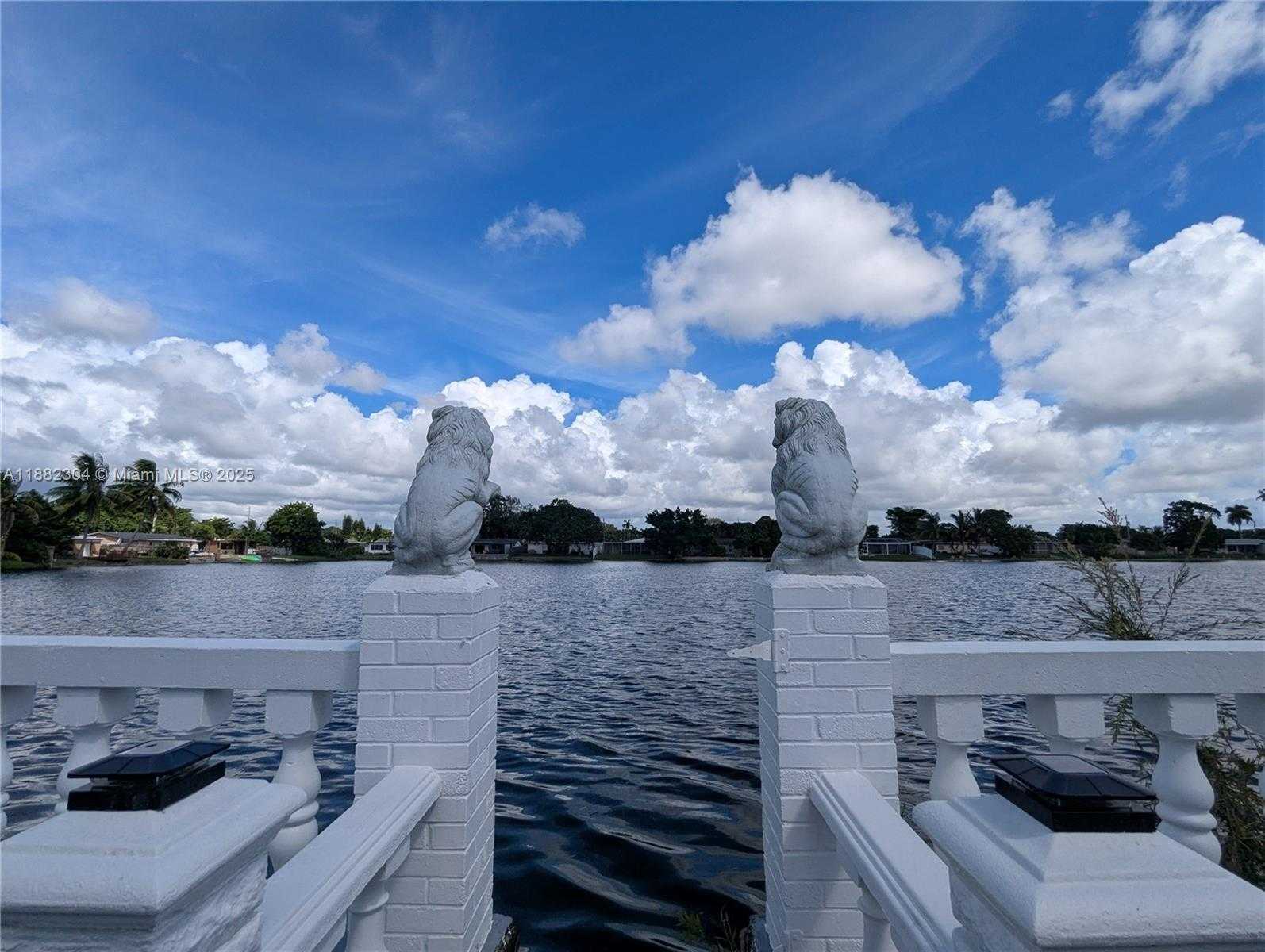 Small Image of 6757 ROSE DR, Miramar Number 3