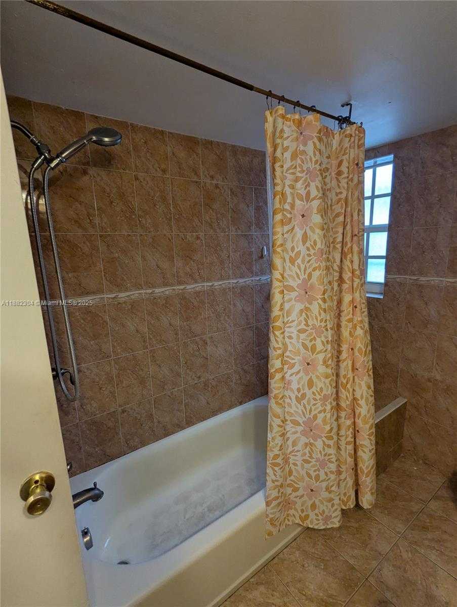 Small Image of 6757 ROSE DR, Miramar Number 31