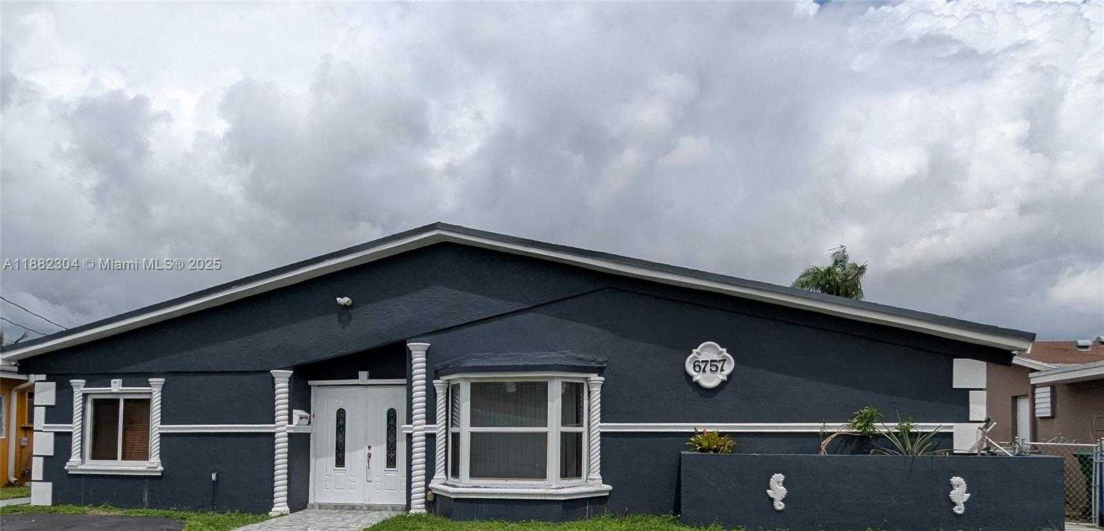 Small Image of 6757 ROSE DR, Miramar Number 35
