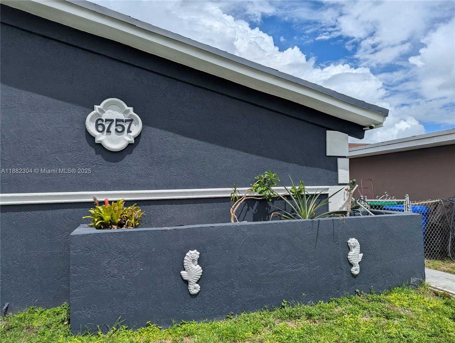 Small Image of 6757 ROSE DR, Miramar Number 39