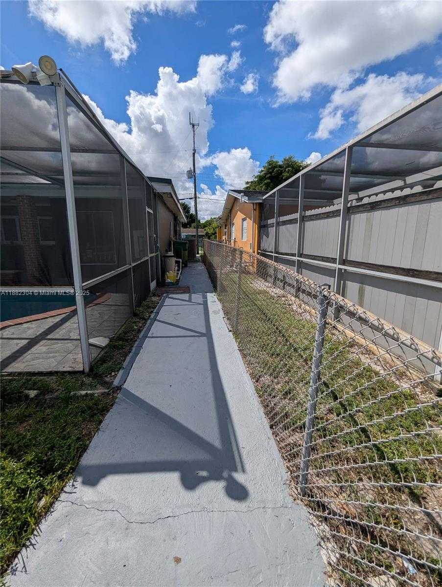 Small Image of 6757 ROSE DR, Miramar Number 42