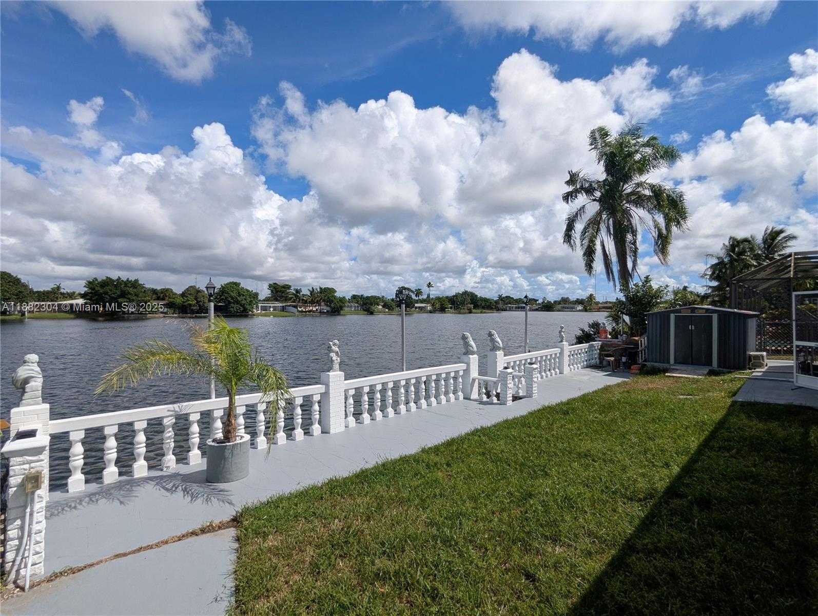 Small Image of 6757 ROSE DR, Miramar Number 5